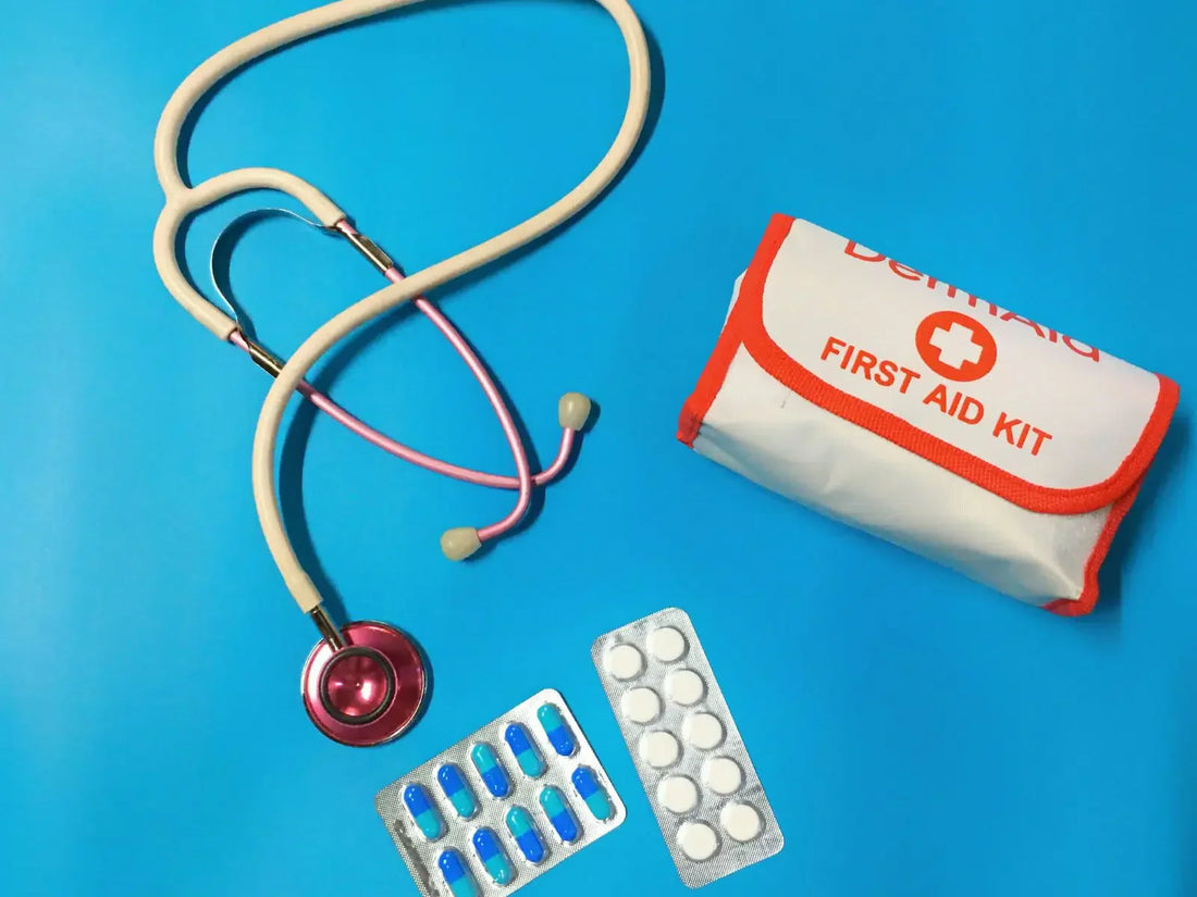 ¿Qué medicamentos básicos deben tener los padres para atender a sus hijos en casa?